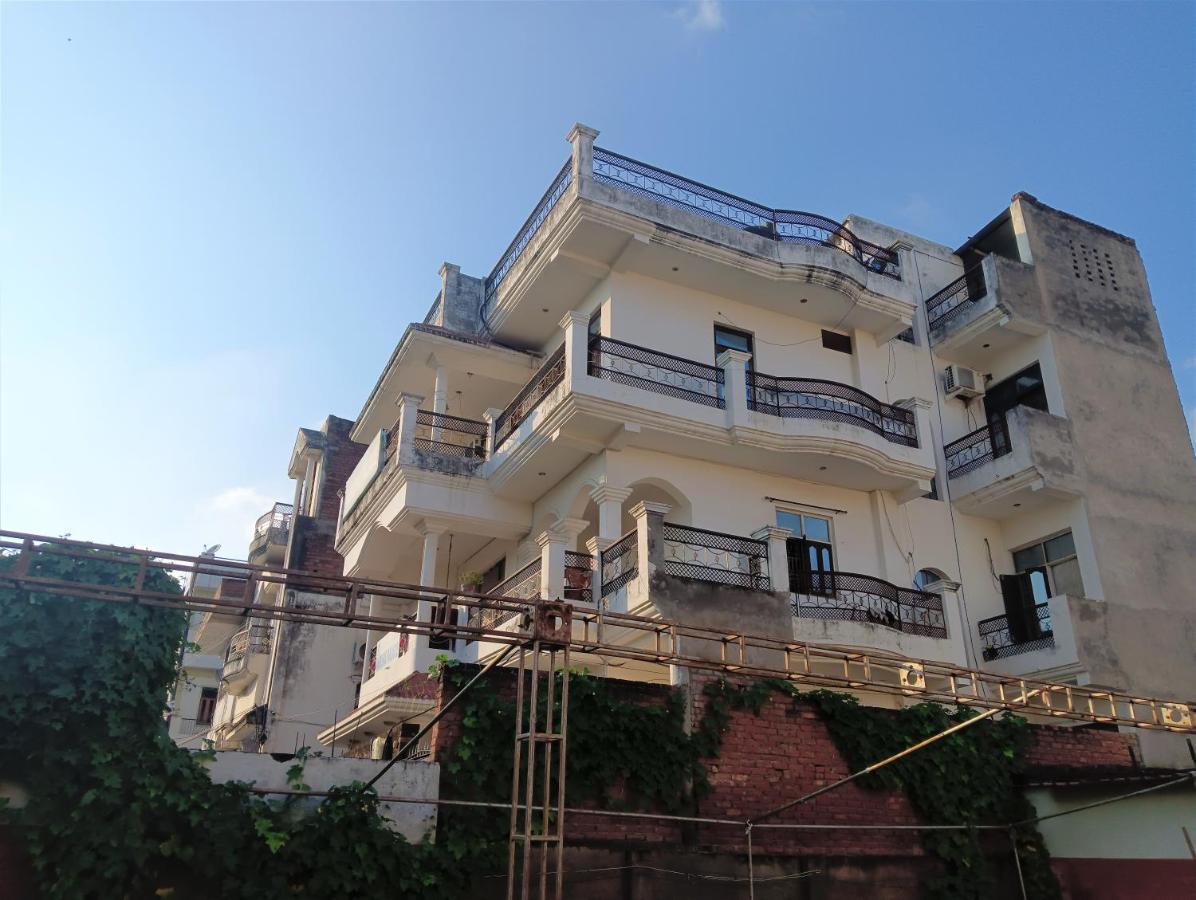 Varuna Palace-Fully Vaccinated Staff Varanasi Exterior photo