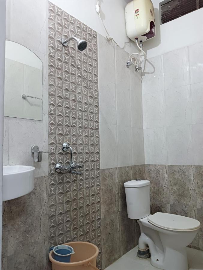 Varuna Palace-Fully Vaccinated Staff Varanasi Exterior photo