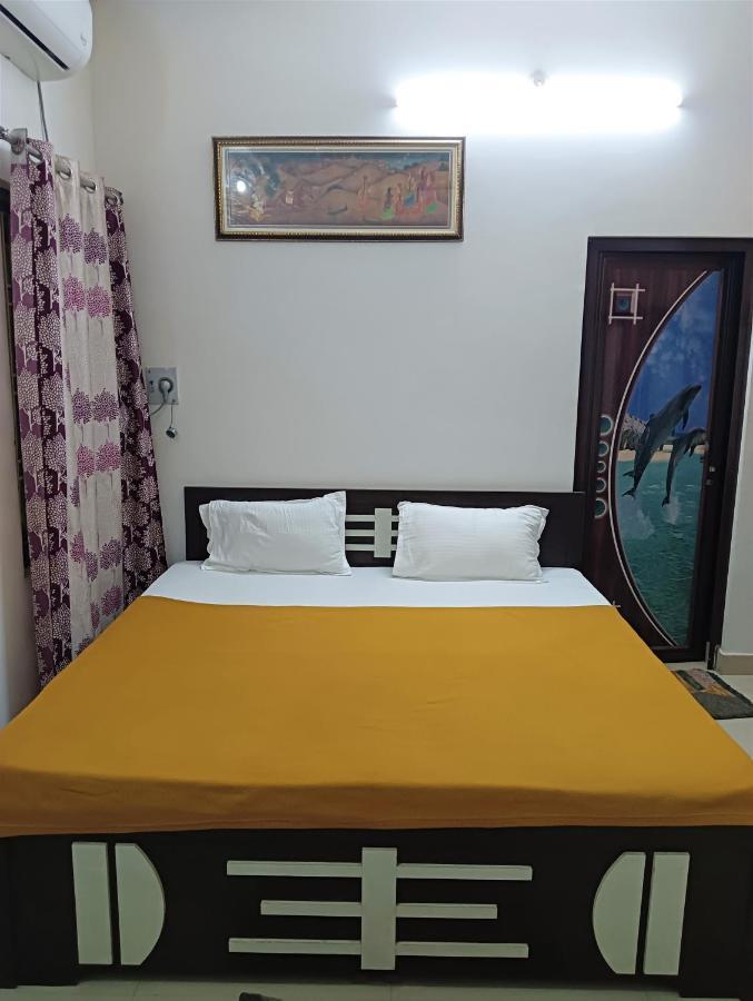 Varuna Palace-Fully Vaccinated Staff Varanasi Exterior photo