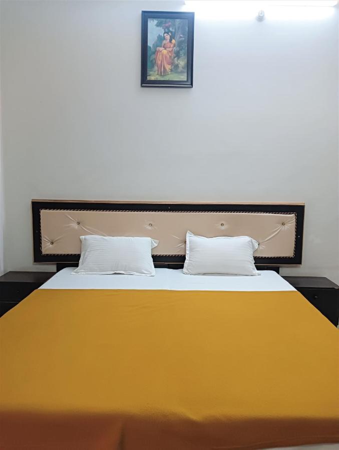 Varuna Palace-Fully Vaccinated Staff Varanasi Exterior photo