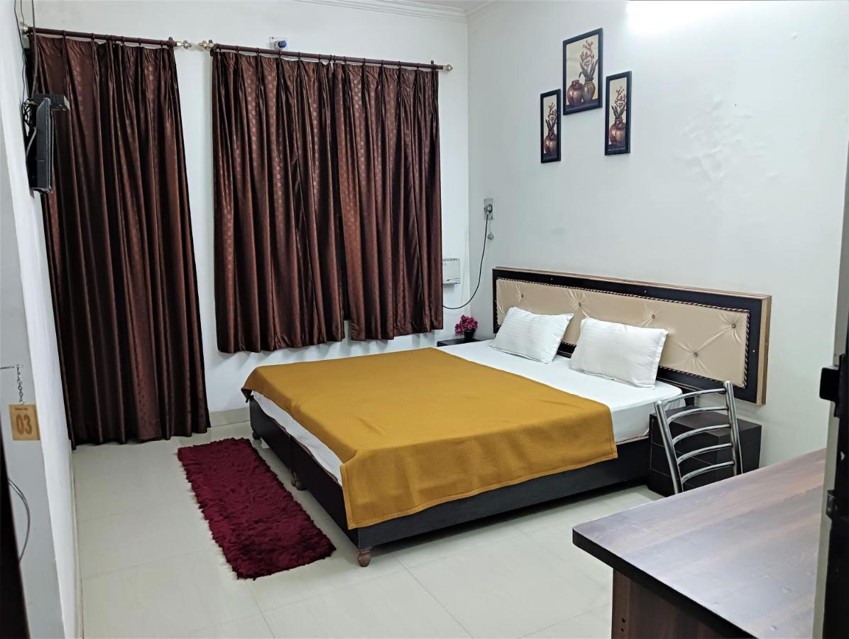 Varuna Palace-Fully Vaccinated Staff Varanasi Exterior photo