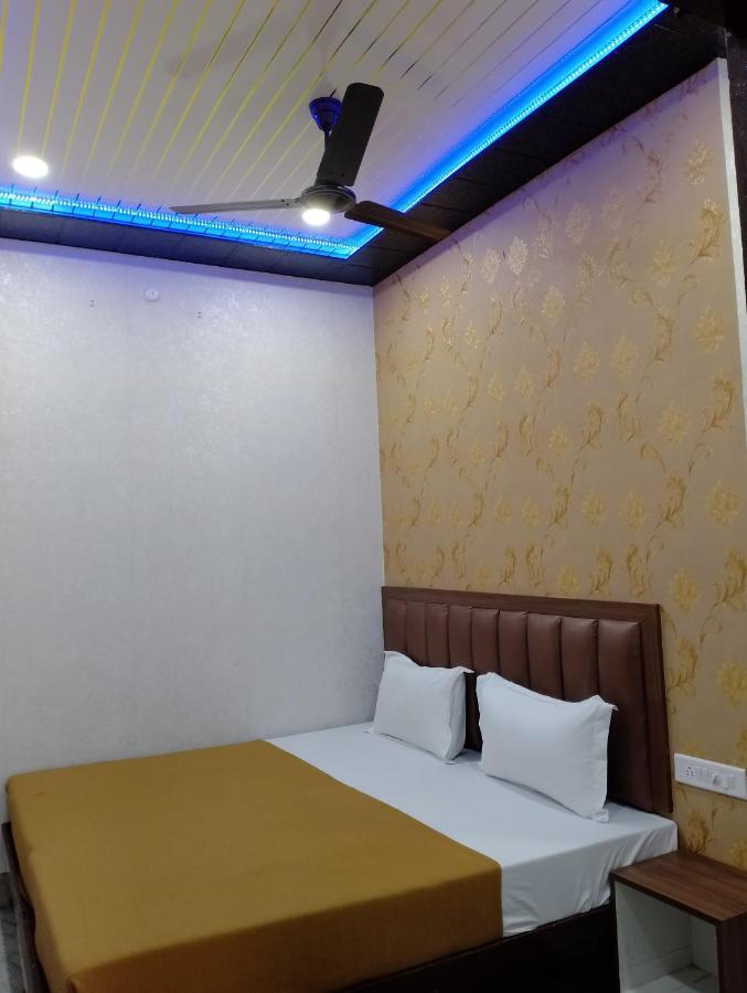 Varuna Palace-Fully Vaccinated Staff Varanasi Exterior photo