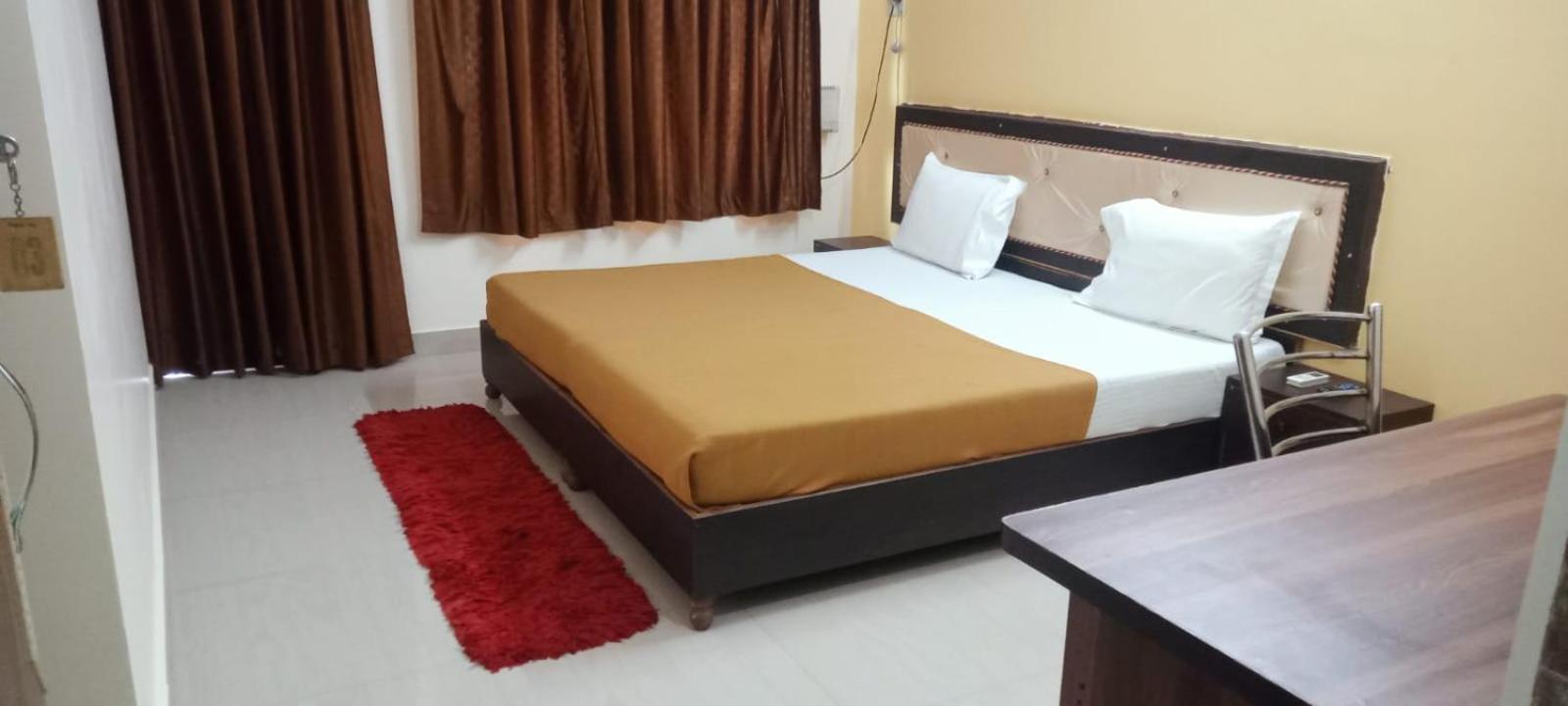 Varuna Palace-Fully Vaccinated Staff Varanasi Exterior photo